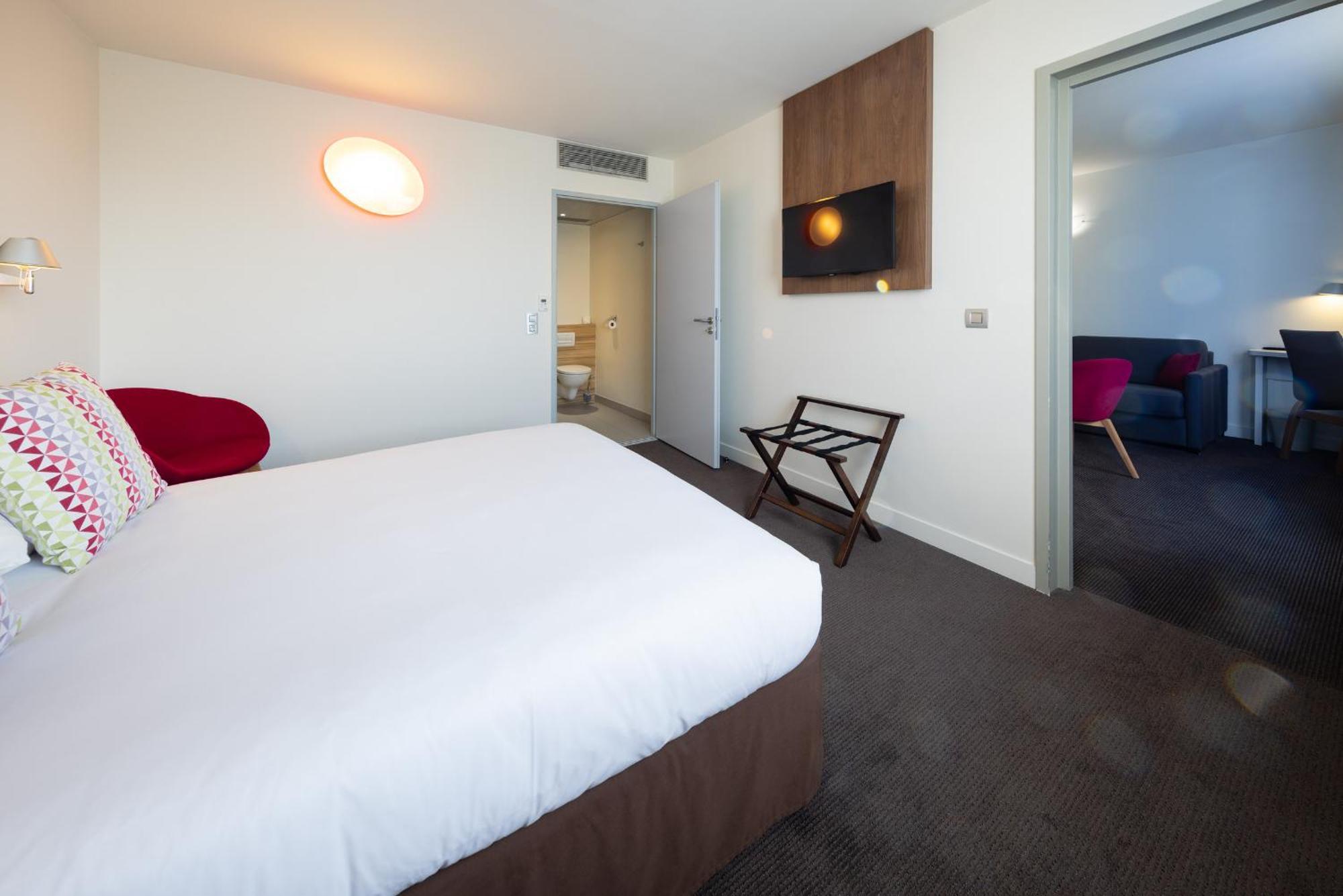 ก็องปานีล ลีเมิฌ ซองทร์ - การ์ Hotel ลิมอจส์ ภายนอก รูปภาพ