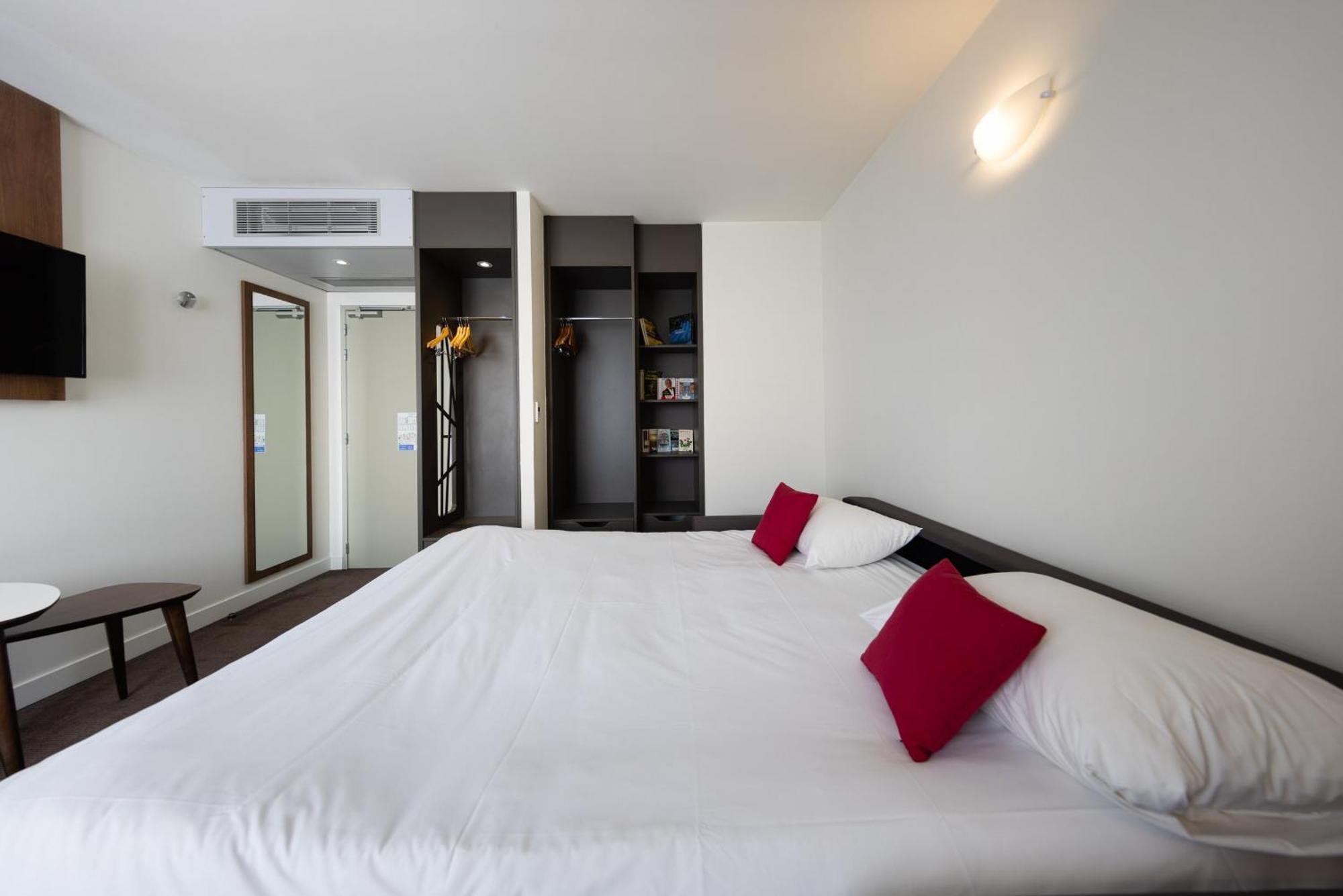 ก็องปานีล ลีเมิฌ ซองทร์ - การ์ Hotel ลิมอจส์ ภายนอก รูปภาพ